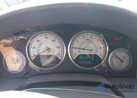 2010 Chrysler Town & Country Touring z USA, uszkodzony, nr VIN 2A4RR5D18AR198647